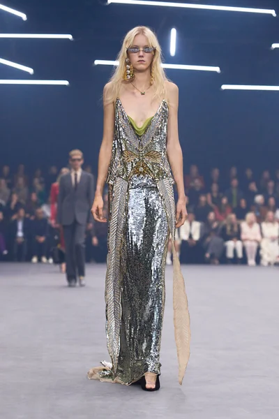 Look 70